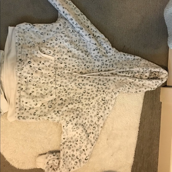 White leopard print jumpsuit size XS from Aeropostale - Picture 5 of 6